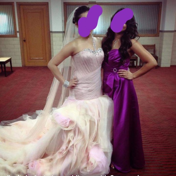 Selling my wedding dress - Picture 2 of 3